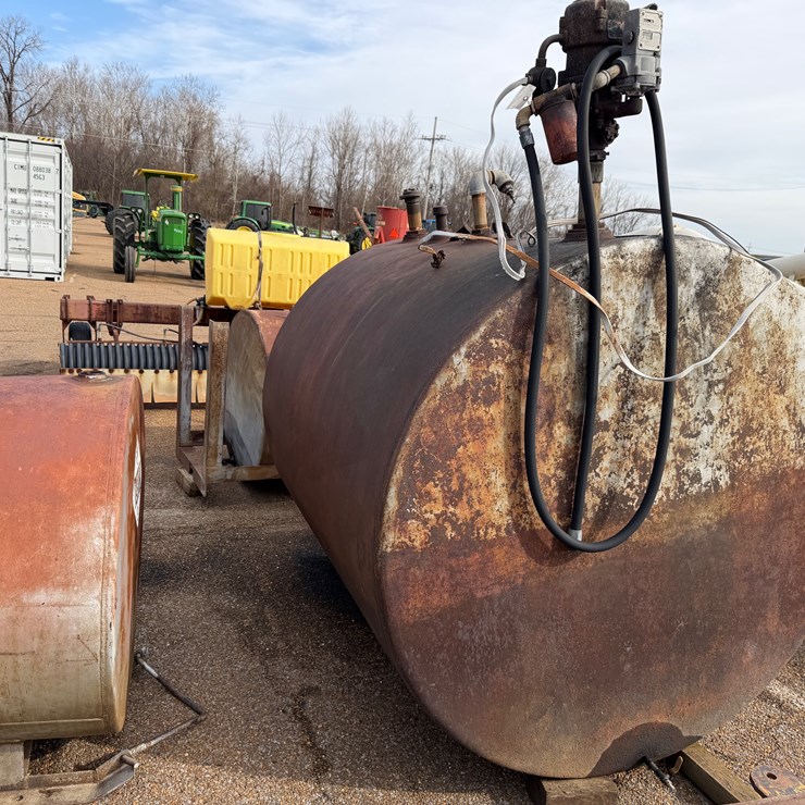 #7765 • Fuel Tank w/ Pump