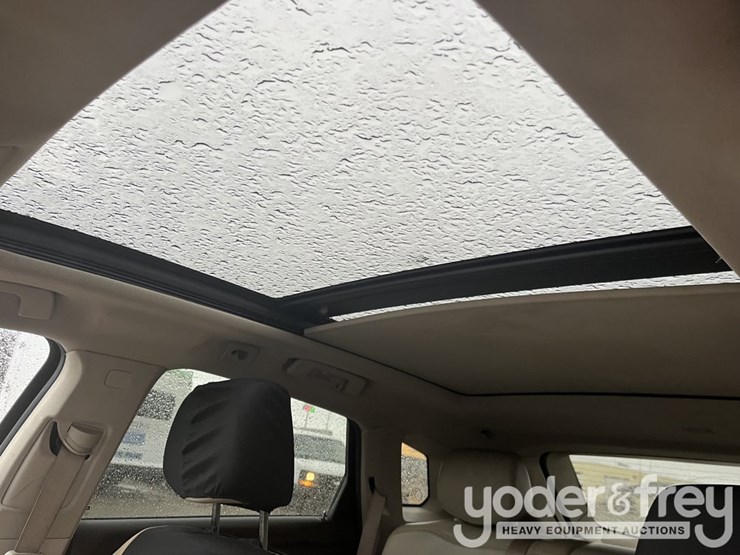 2014-cadillac-srx-image-17