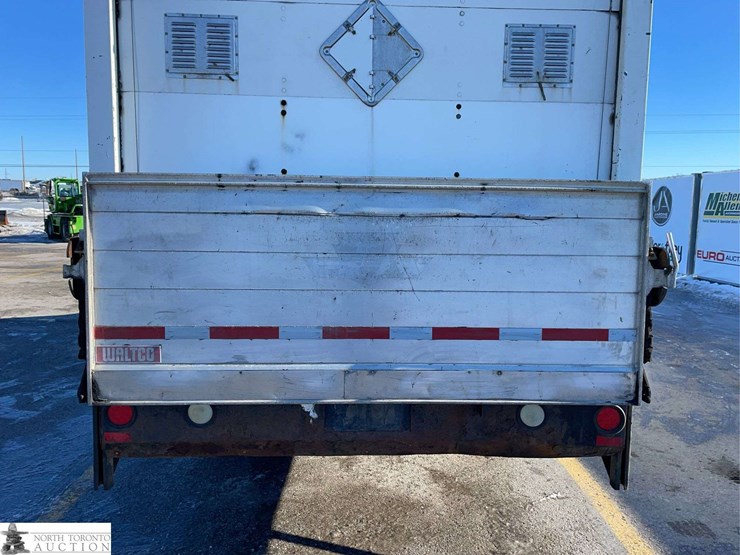 2011-ford-e-series-s/a-cube-van-image-32