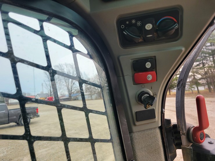 2016-caterpillar-299d-image-17