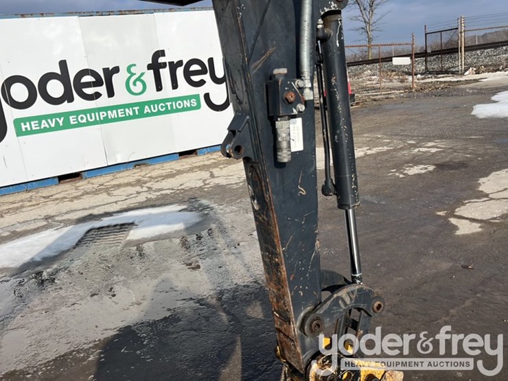 2021-deere-26g-image-14