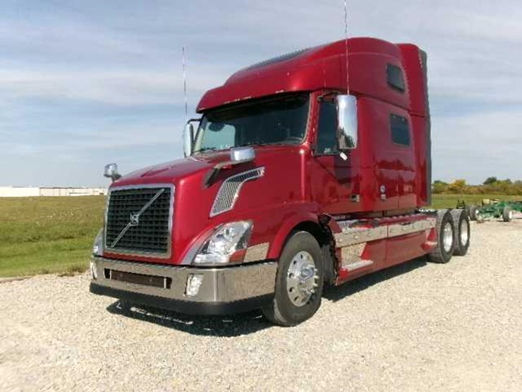 2014-volvo-vnl64t780-image-19