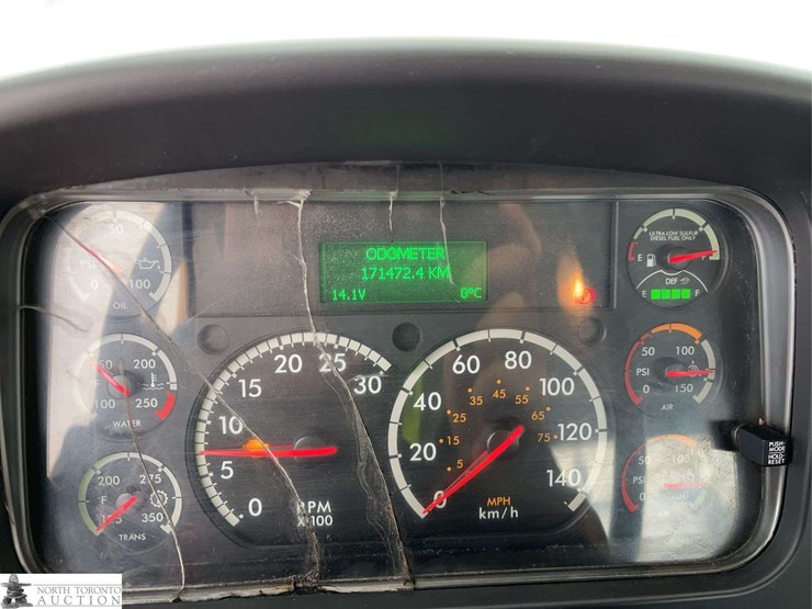 2018-freightliner-m2-106-image-16