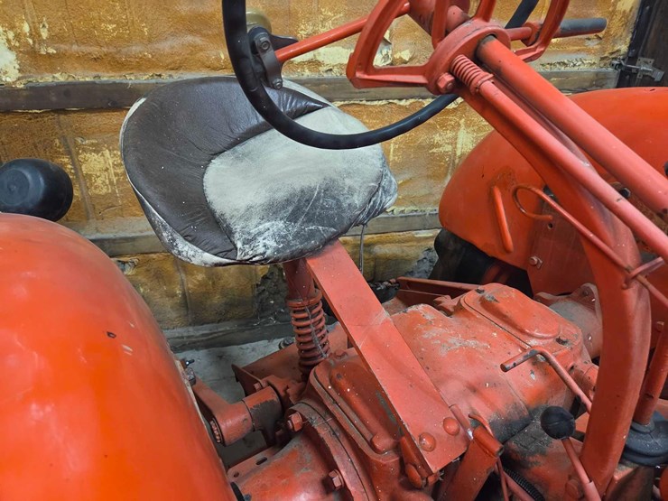 1952-allis-chalmers-wd-tractor-image-2