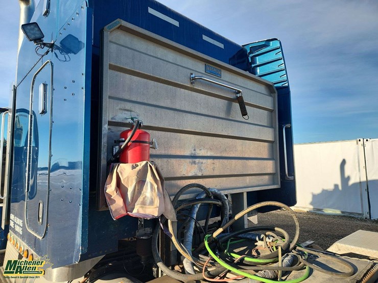 2013-peterbilt-388-image-32