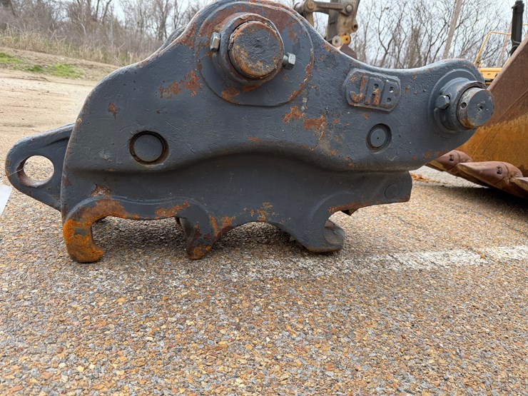 #7807-•-jkb-quick-coupler-for-excavator-bucket-image-4