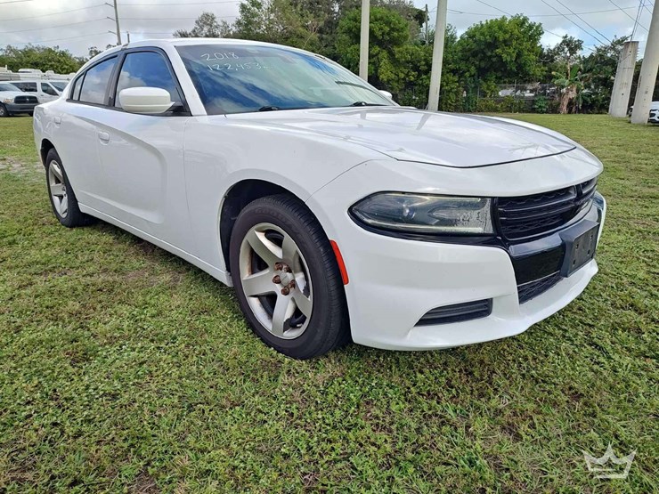 2018-dodge-charger-sedan-image-2