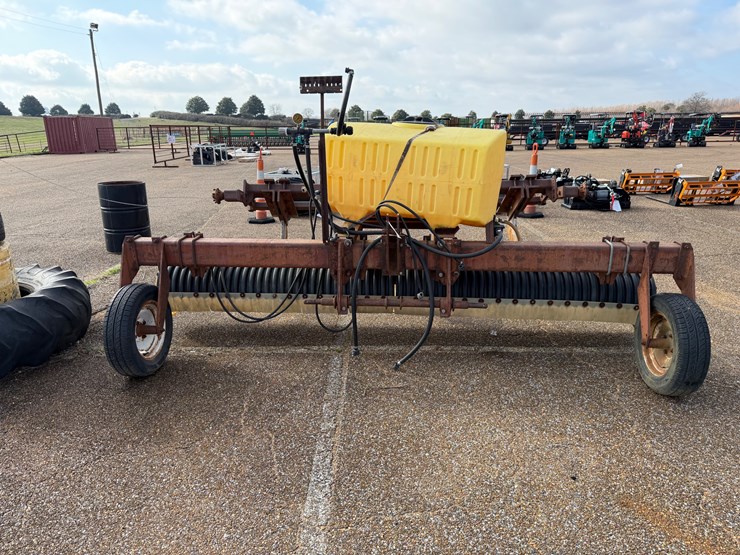 #7744-•-4-row-hooded-sprayer-image-2