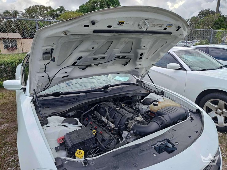 2017-dodge-charger-sedan-image-12