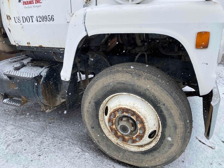 1983-ford-9000-image-10