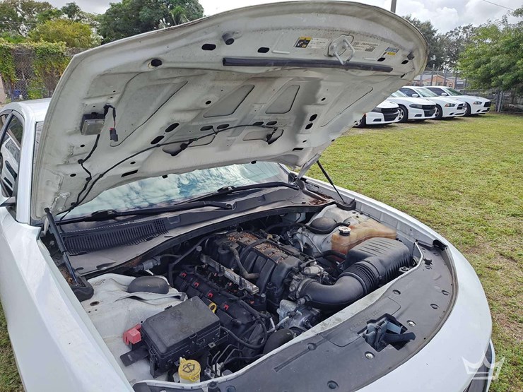 2017-dodge-charger-sedan-image-16