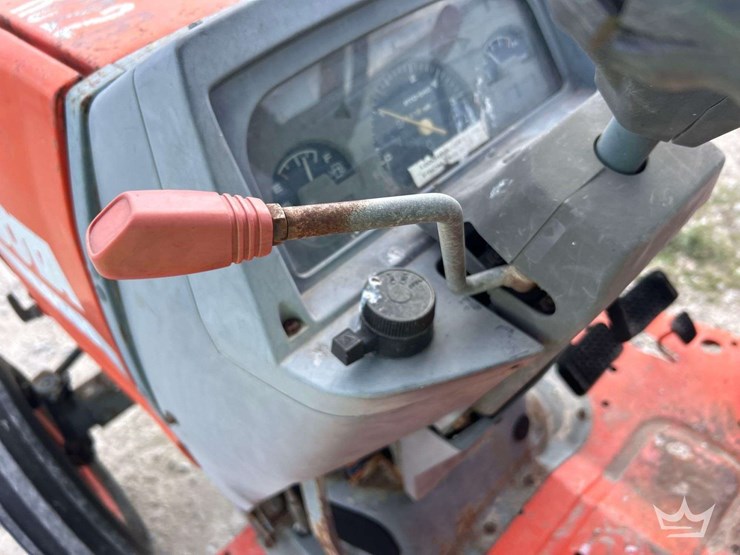 2001-kubota-l3300f-35hp-utility-tractor-with-caroni-tc710-6ft.-rotary-brush-mower-attachment-image-10