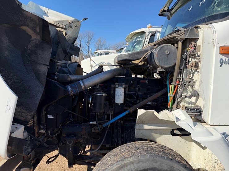 2001-international-9400-image-10