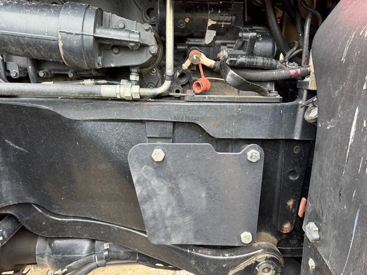 2015-case-ih-340-image-19