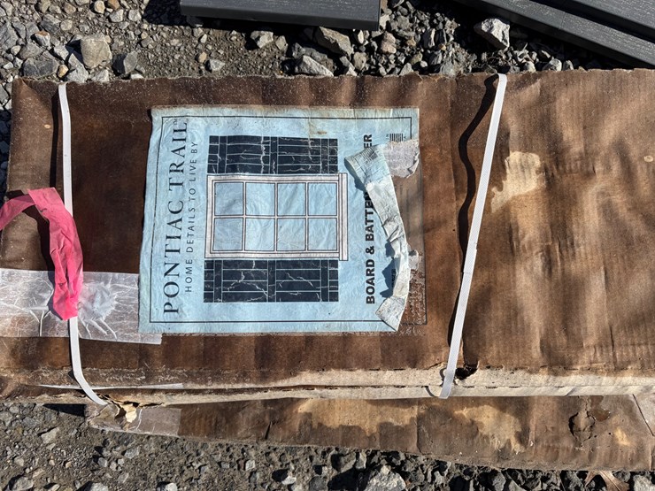 #33306-•-lot-of-grey-board-&-batten-shutters-inv#-33306-image-4