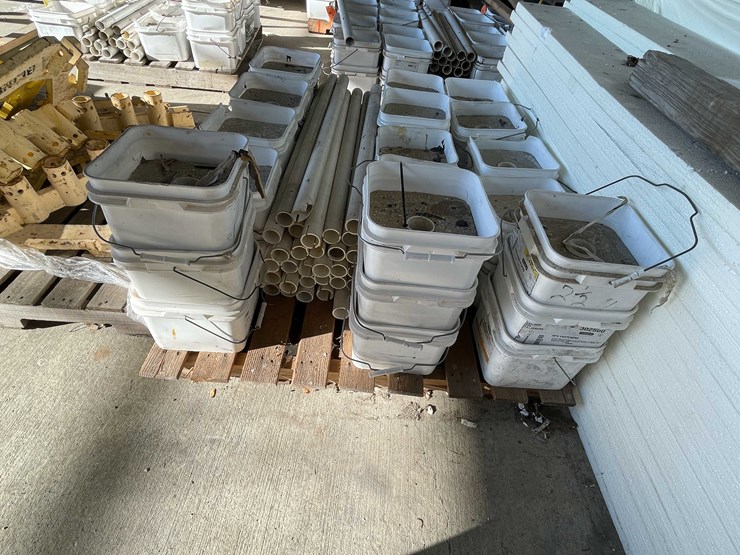 #2784-•-portable-safety-barrier-image-3