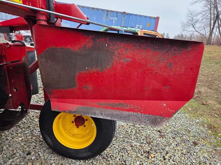 2020-new-holland-210-image-43