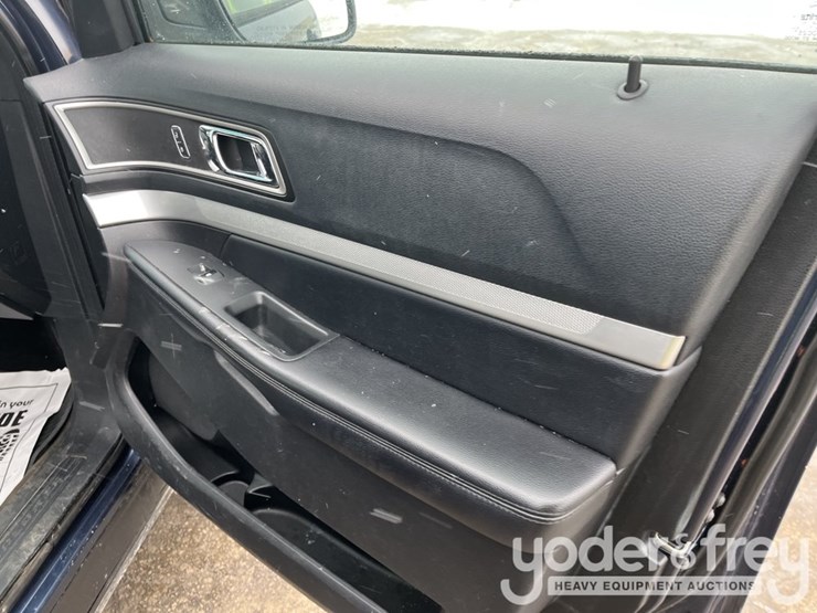 ford-explorer-xlt-image-36