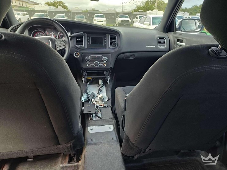 2017-dodge-charger-sedan-image-8