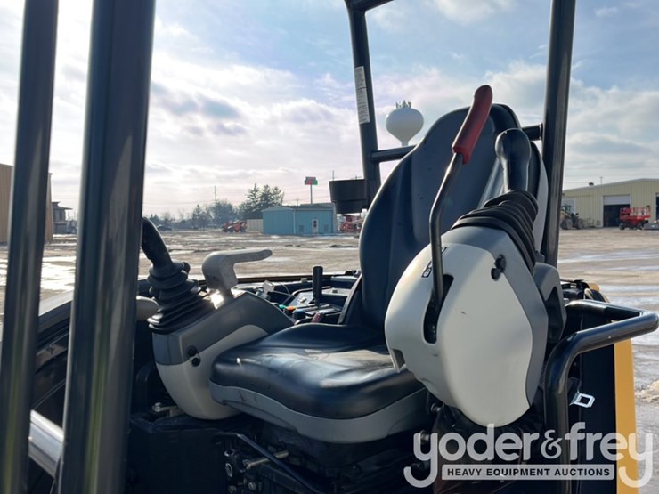 2021-deere-26g-image-27