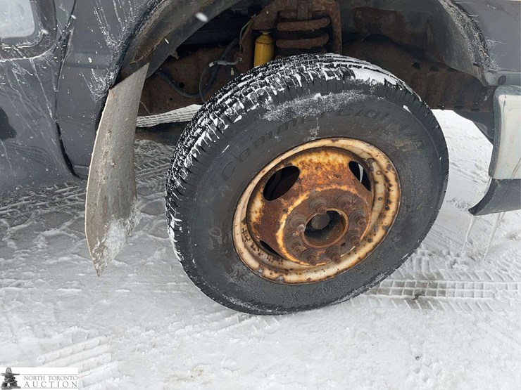 2009-ford-e-series-s/a-24-passenger-bus-image-10