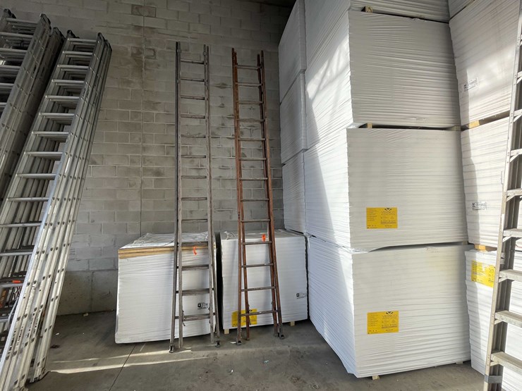 #2299-•-wooden-extension-ladder-image-1