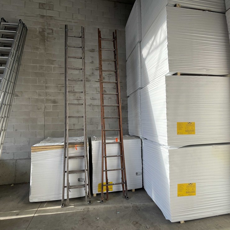 #2299 • Wooden Extension Ladder