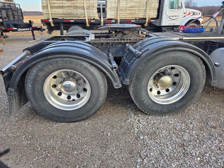 2013-peterbilt-388-image-21