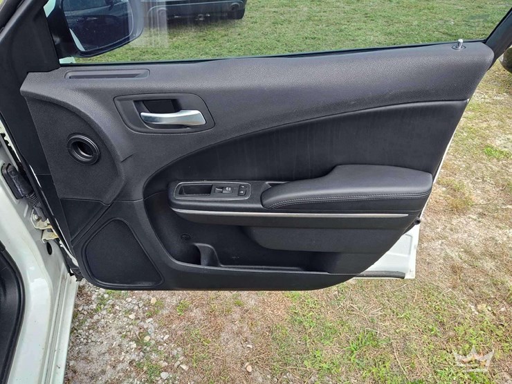 2017-dodge-charger-sedan-image-9