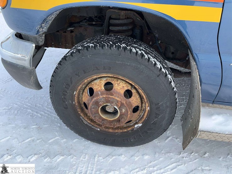 2005-ford-e-series-s/a-24-passenger-bus-image-8