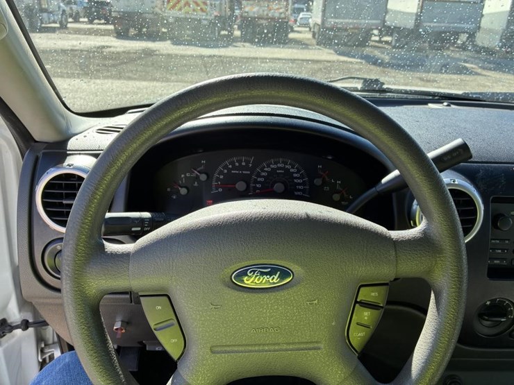 2003-ford-expedition-xlt-image-14