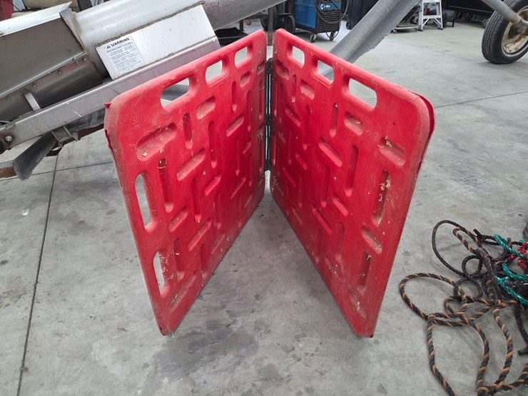 kane-double-poly-hog-hurdle-image-1