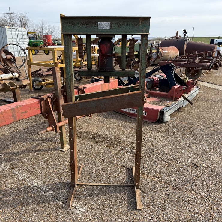 #7833 • Hydraulic Press