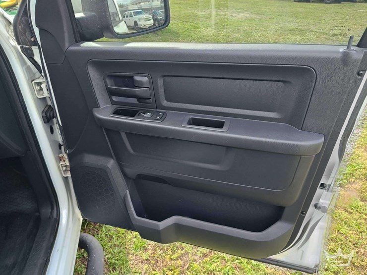 2012-dodge-ram-1500-image-35