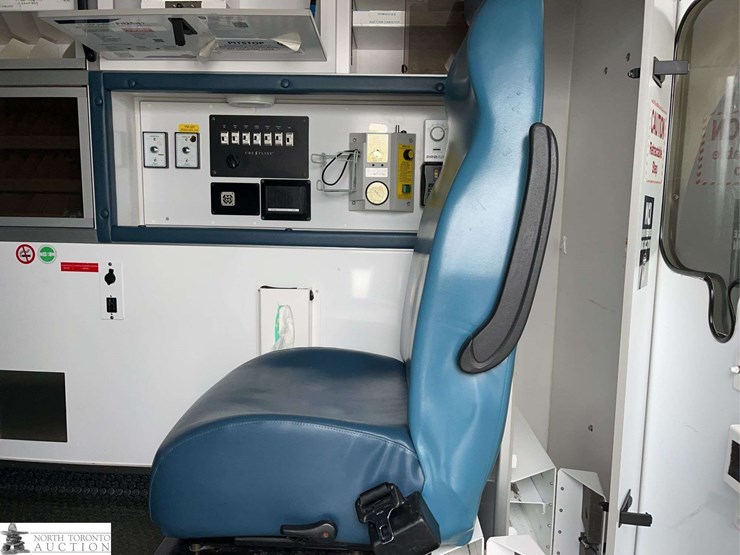 2017-chevrolet-express-g3500-image-34