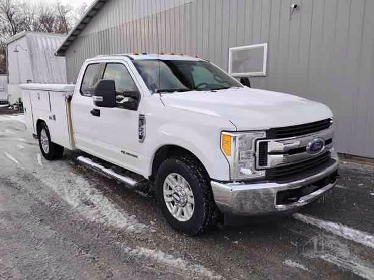 2017-ford-f350-xlt-image-2