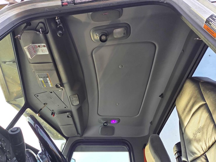 2013-peterbilt-388-image-69