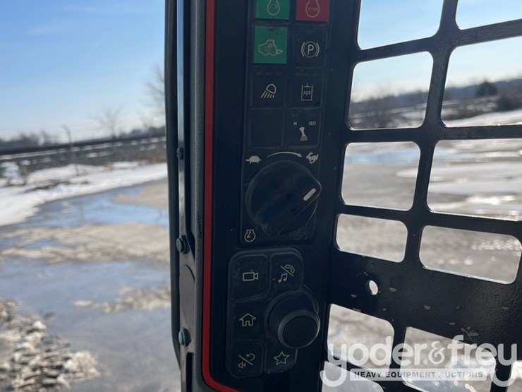 2021-bobcat-s62-image-33