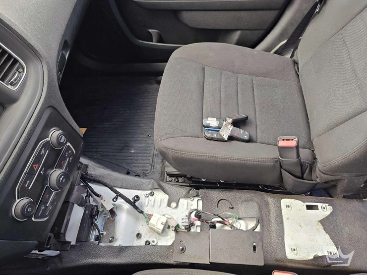 2017-dodge-charger-sedan-image-32