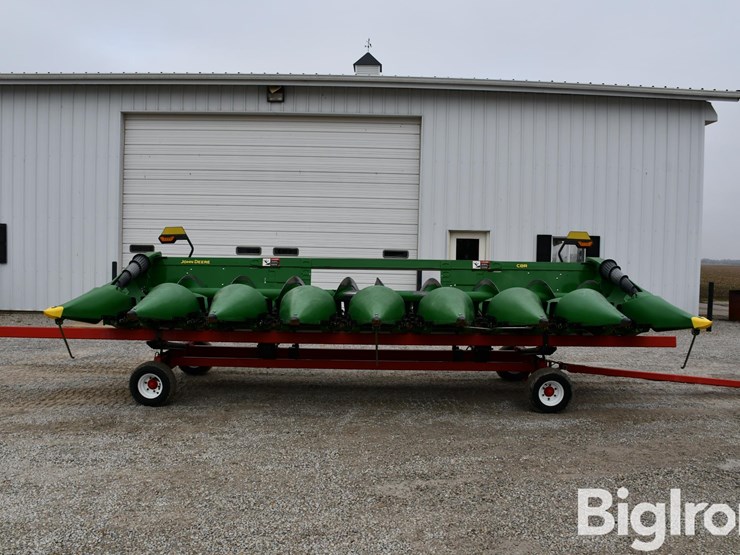 2024-john-deere-c8r-image-2