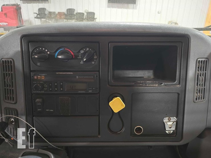 2002-international-durastar-4400-image-23