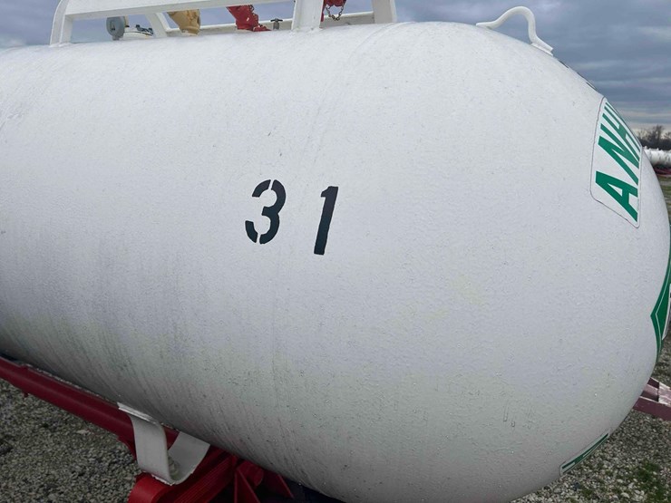 1000-gal.-nh3-tank-on-gear-#31-image-4