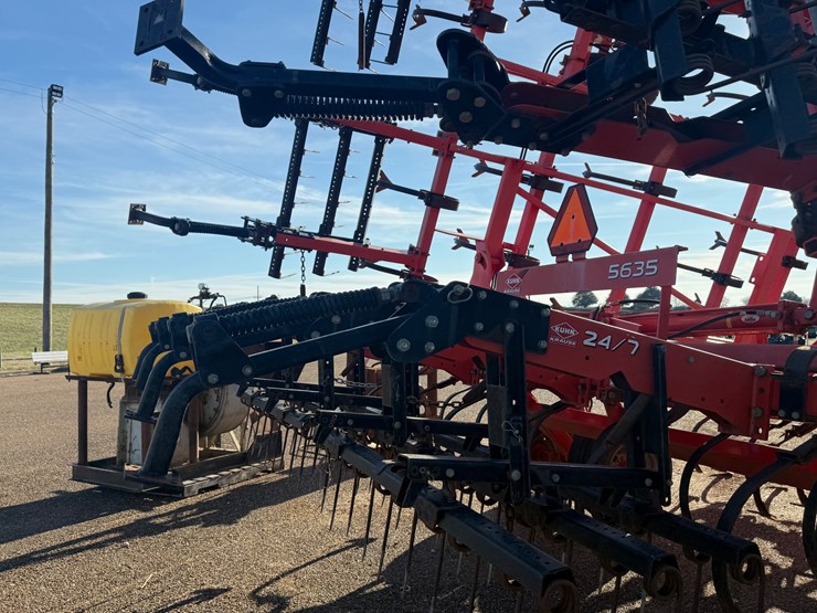 #7739-•-2014-kuhn-krause-5635-field-cultivator-image-16