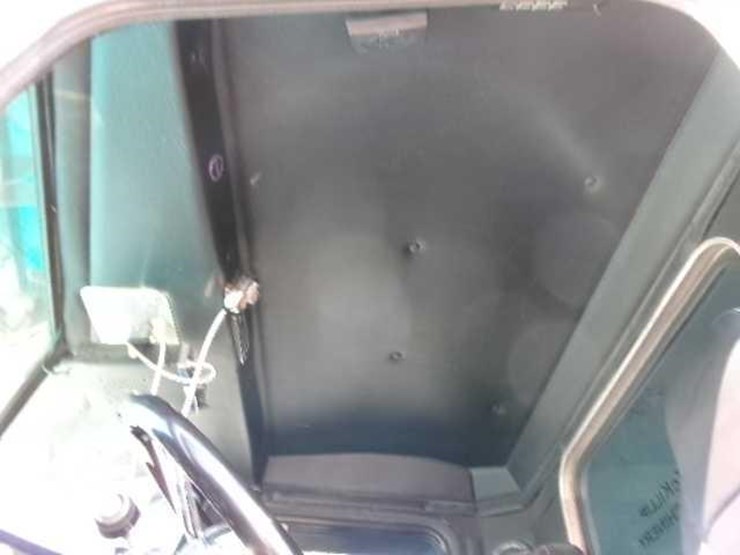 1988-peterbilt-379-image-17