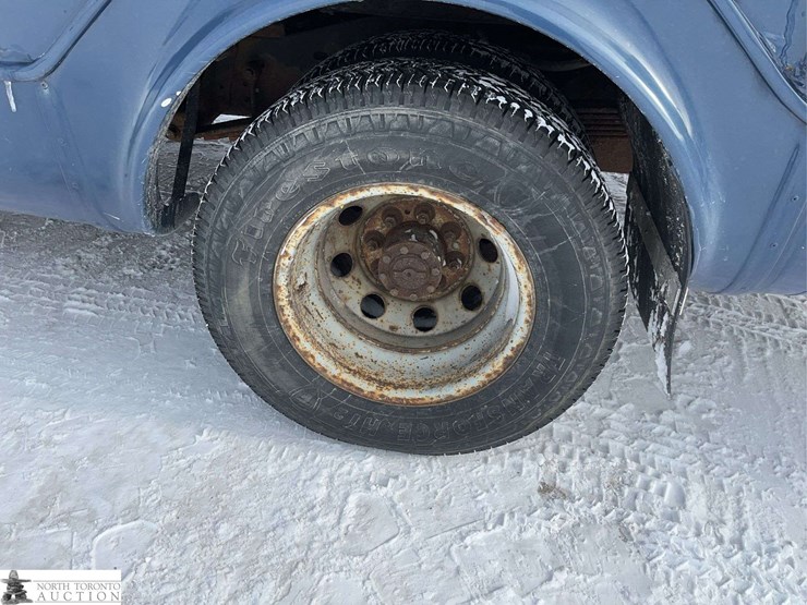 2005-ford-e-series-s/a-24-passenger-bus-image-7