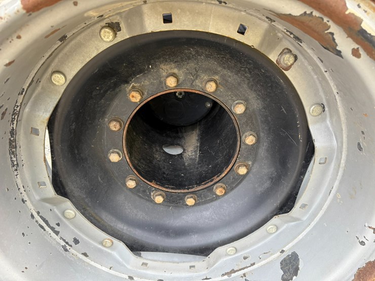 2015-case-ih-340-image-13