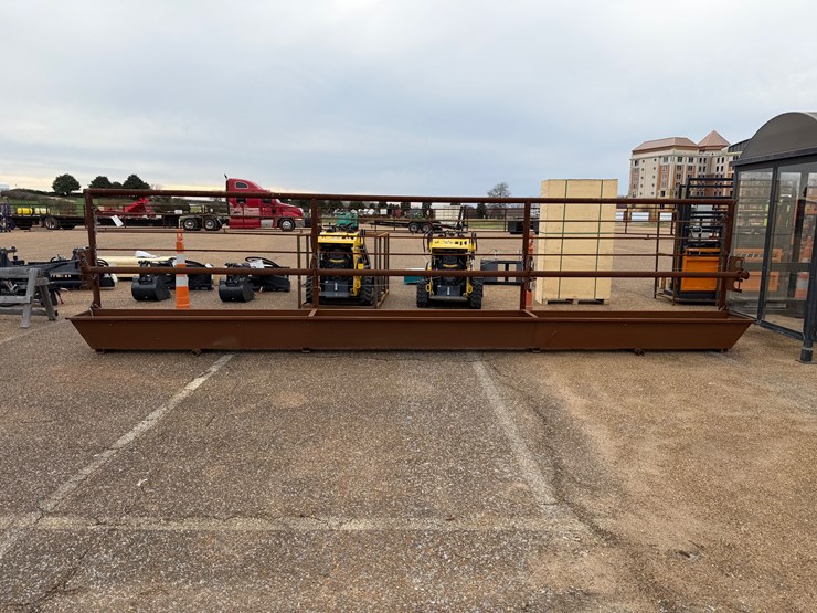 #7830-•-24ft-self-standing-cattle-feeder-image-4