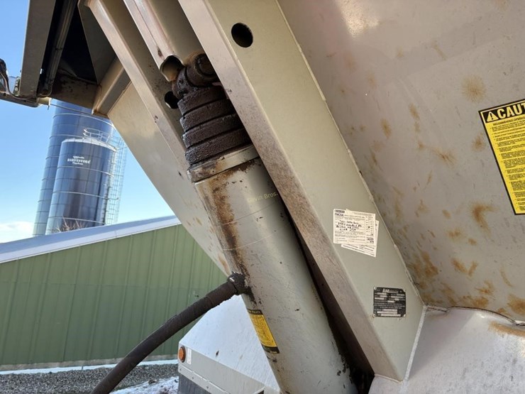 2002-l-&-m-pit-boss-rock-tub-trailer-image-14