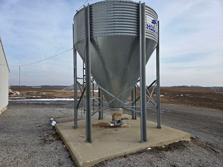 6-ton-hog-slat-feed-bin-image-2