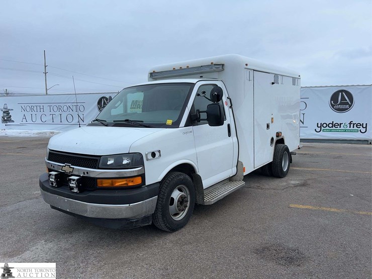 2017-chevrolet-express-s/a-ambulance-image-1